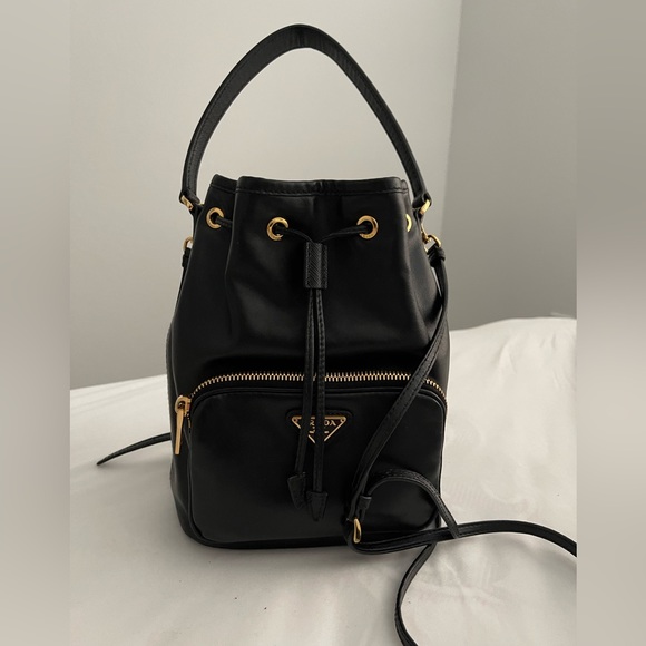 Authentic Prada leather bucket bag - Picture 3 of 5